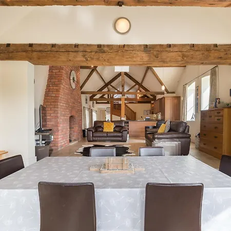 The Byre * ويتبي