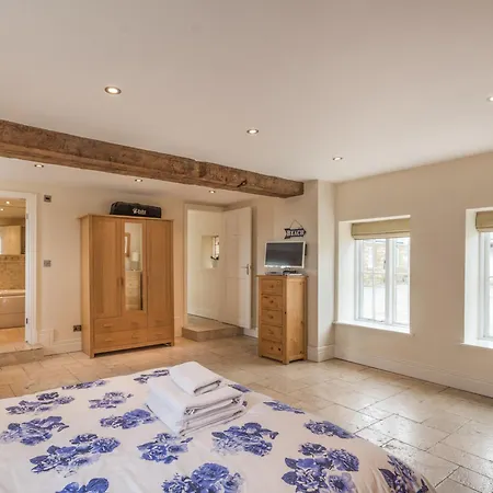 بيت للعطل The Byre ويتبي